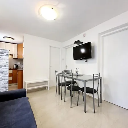 Apartment Jora - Family Friendly With Parking Space *