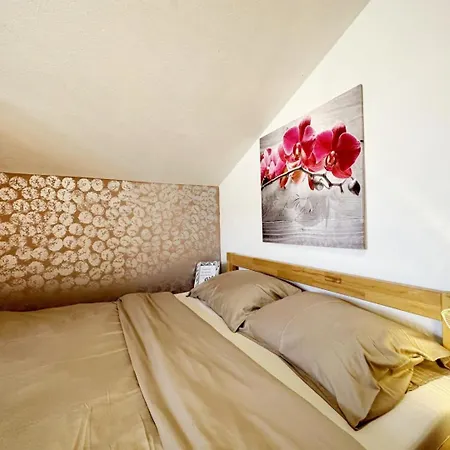 Jora - Family Friendly With Parking Space Apartment Nin