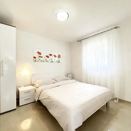 Jora - Family Friendly With Parking Space *