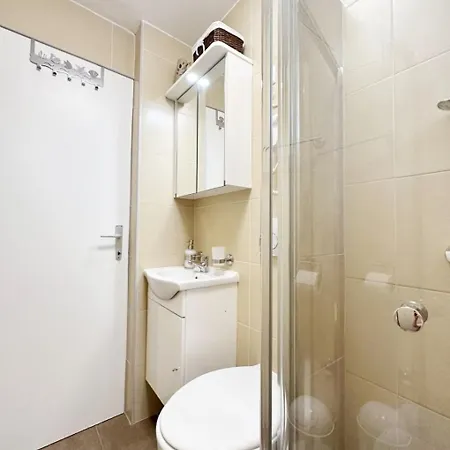 Apartment Jora - Family Friendly With Parking Space