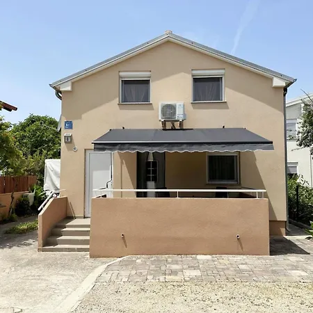 Apartment Jora - Family Friendly With Parking Space
