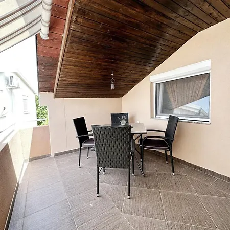 Jora - Family Friendly With Parking Space Apartman *