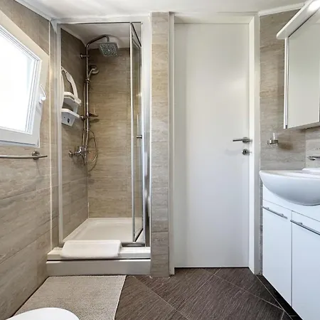 Jora - Family Friendly With Parking Space Apartman